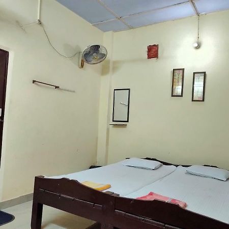 Chandrupal Lodging Guwahati Eksteriør billede