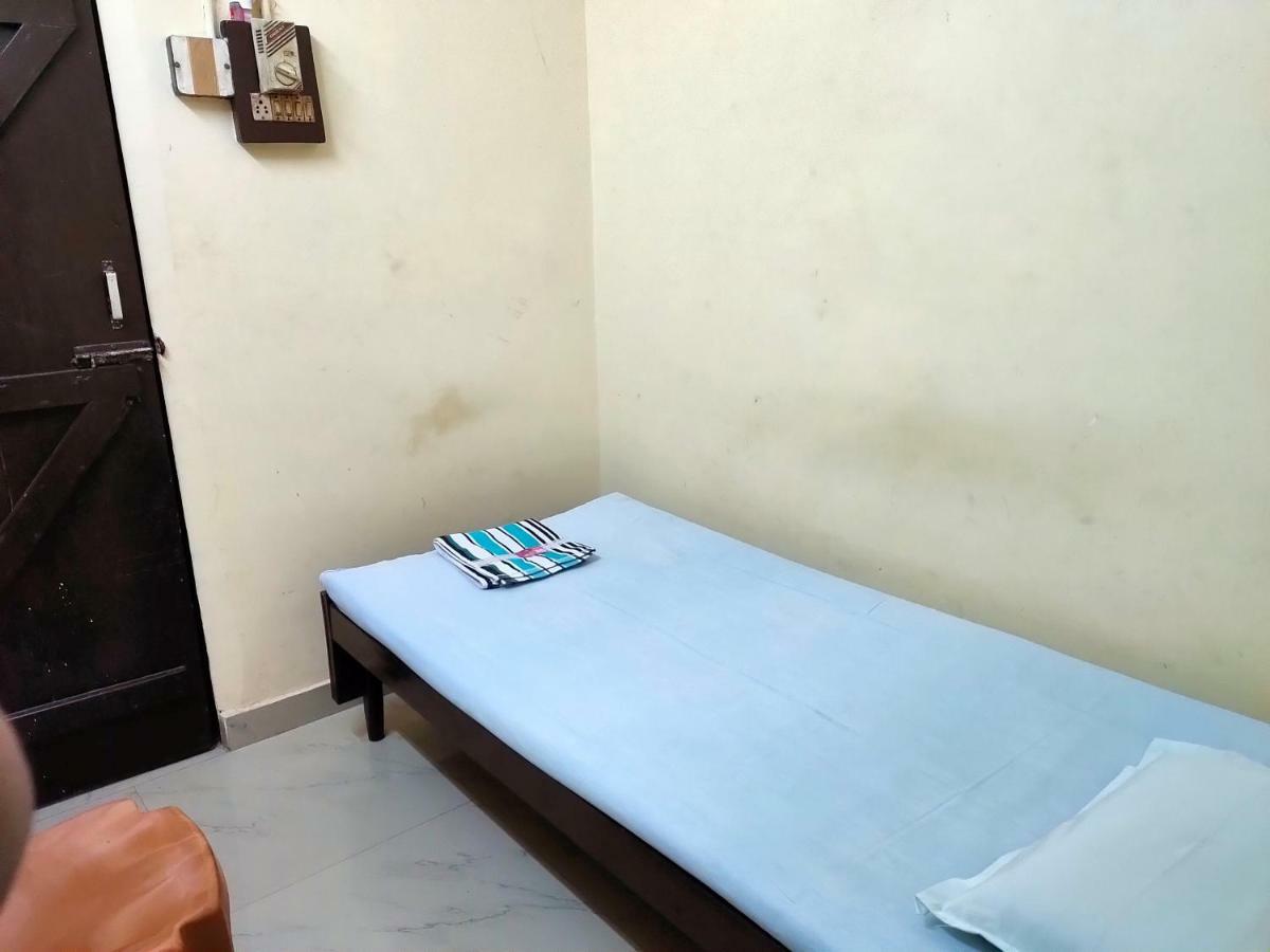 Chandrupal Lodging Guwahati Eksteriør billede