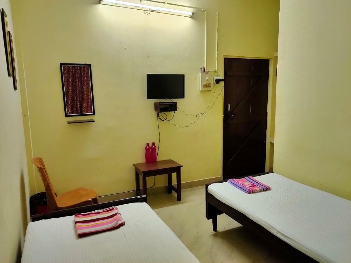 Chandrupal Lodging Guwahati Eksteriør billede