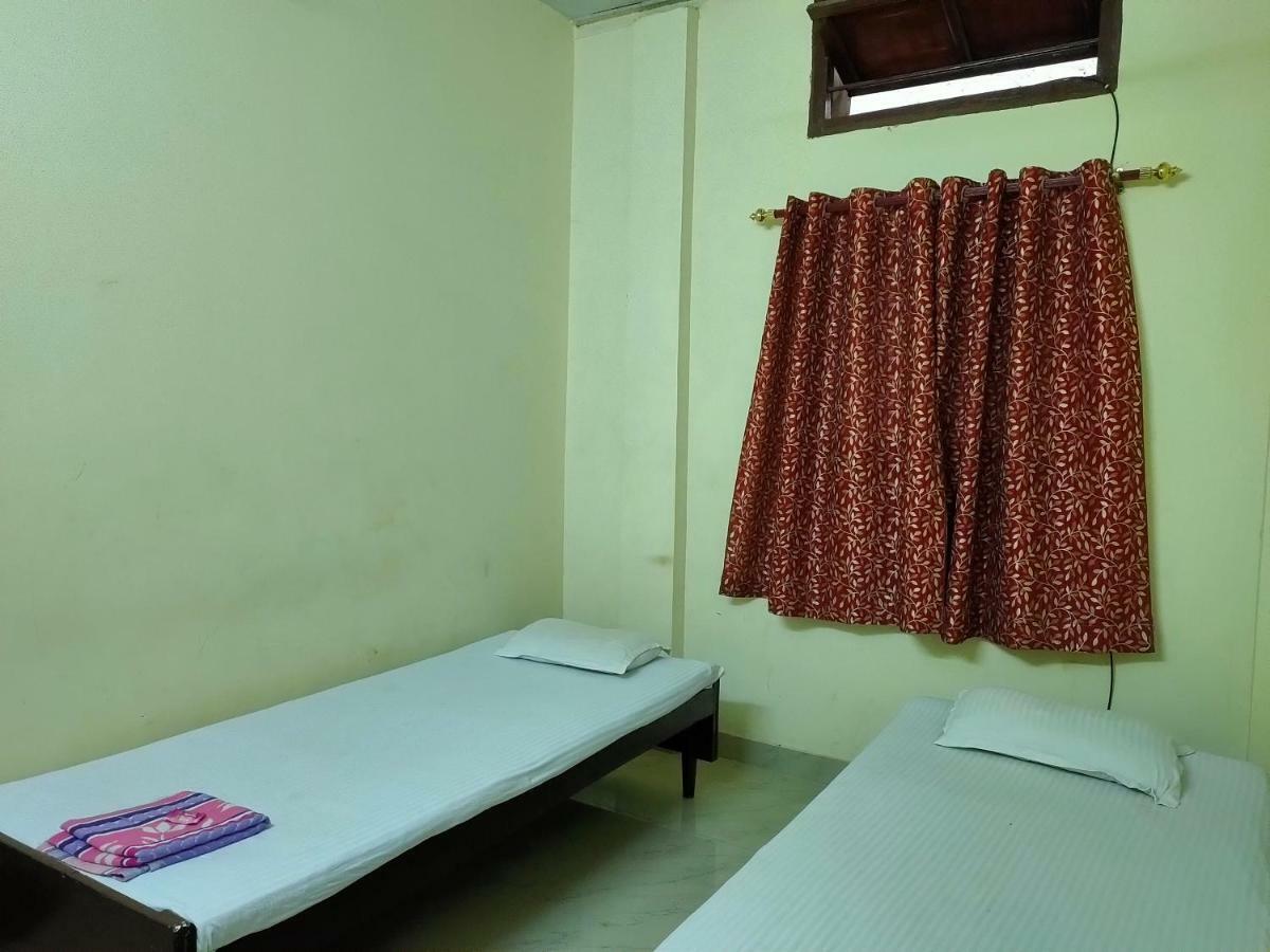Chandrupal Lodging Guwahati Eksteriør billede